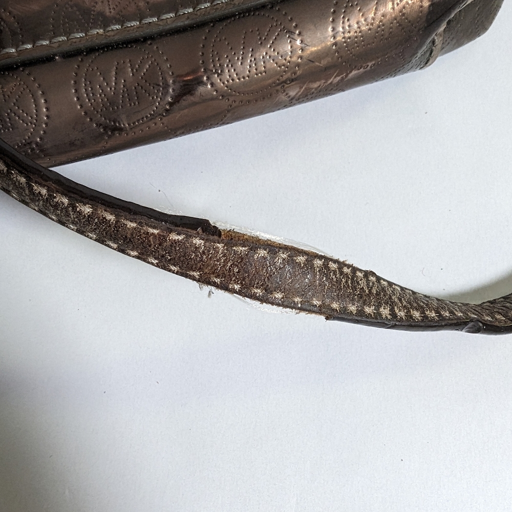 Michael Kors Crossbody Small Purse *some blemishes - used - see photos* - Picture 6 of 10